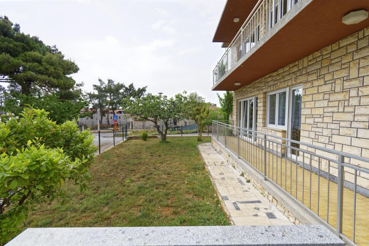 Apartment Patrik By Rent Istria Umago Exterior foto