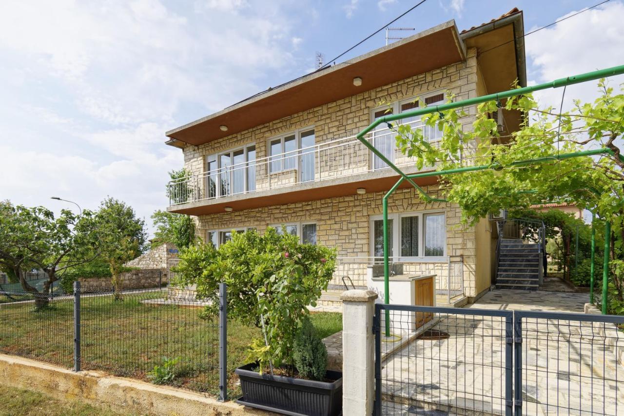 Apartment Patrik By Rent Istria Umago Exterior foto