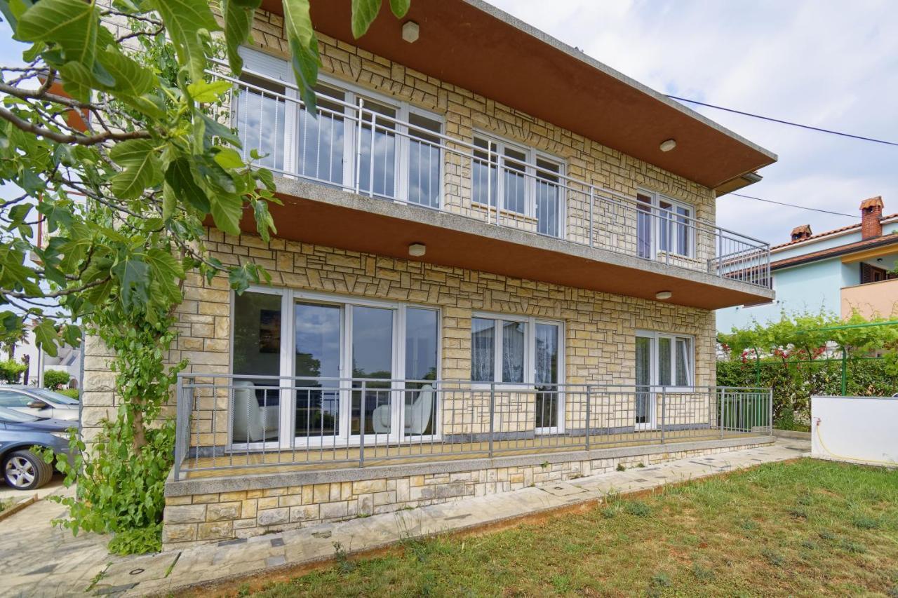 Apartment Patrik By Rent Istria Umago Exterior foto
